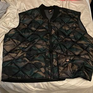 Dickies Camo Puffer Vest